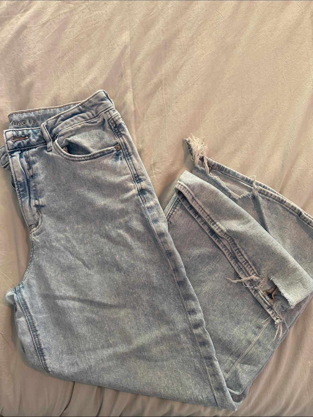 American Eagle Outfitters Light Blue Boyfriend Jeans - Frayed Hem